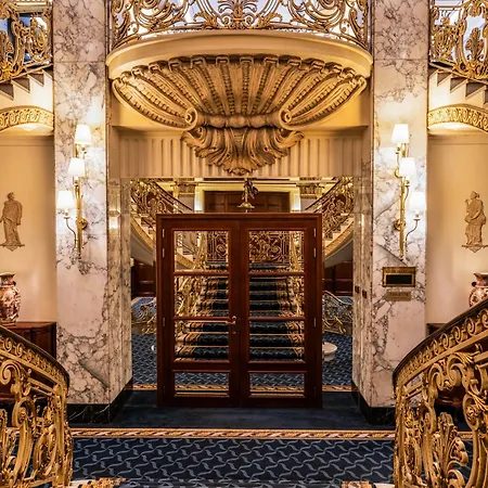 El Avenida Palace מלון 4*